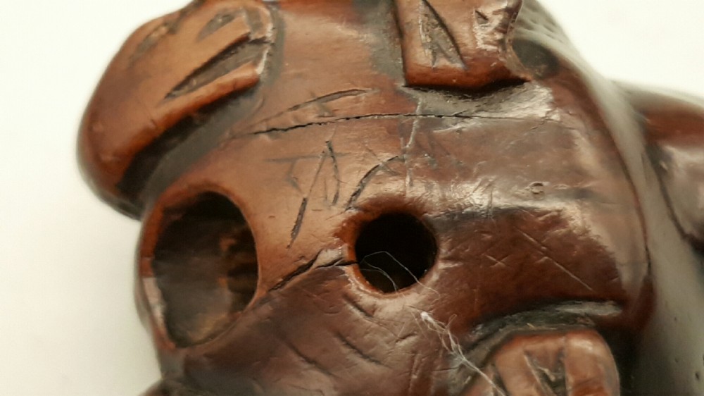 Japanese Edo (early 19thC) boxwood toad netsuke signed Yoshitada (Shigetada) View VII