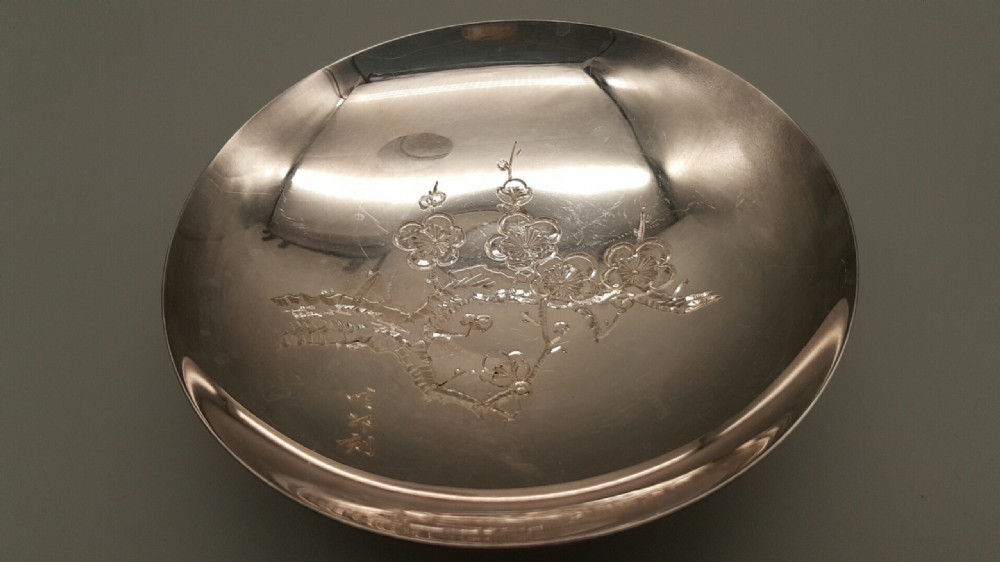 Japanese Meiji Set of Three Sterling Silver Sake Cups, signed Mitsukoshi View III