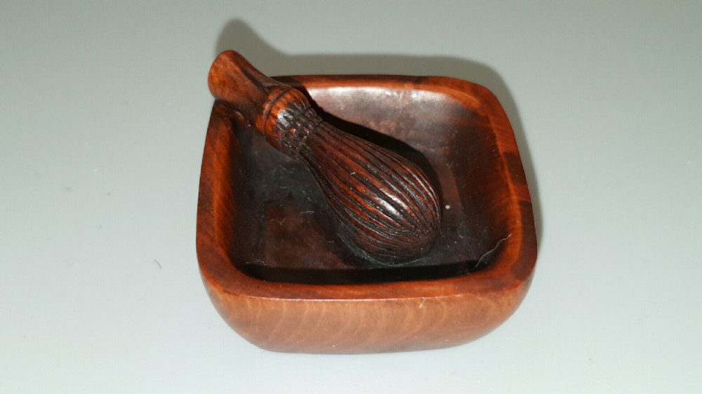 Japanese Meiji (19thC) Boxwood Netsuke of a bowl with whisk View II