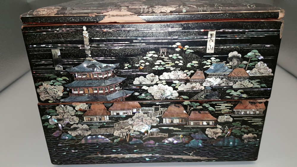 Beautiful Japanese Meiji (19thC) Raden (Mother-of-Pearl) Black Lacquer Storage Box View V