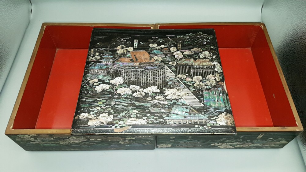 Beautiful Japanese Meiji (19thC) Raden (Mother-of-Pearl) Black Lacquer Storage Box View VII