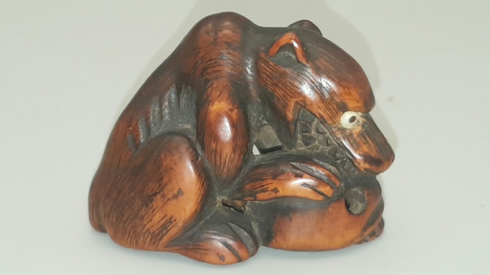 Japanese Meiji (19thC) Boxwood Netsuke of a Wolf