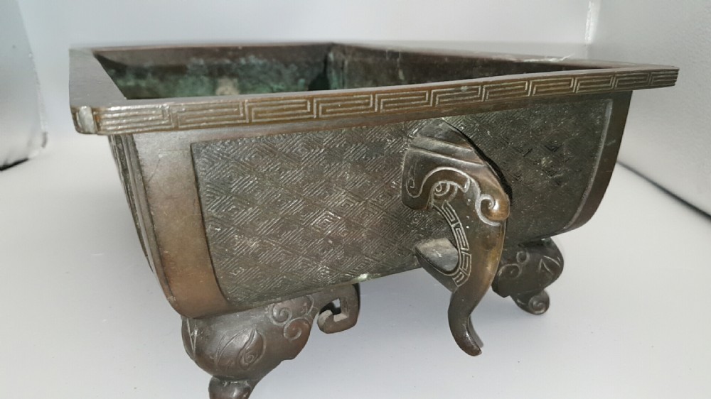 Excellent Japanese Meiji (19thC) Bronze Rectangular Jardiniere View III