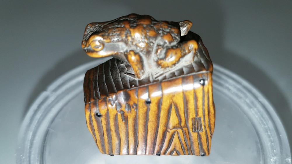 Japanese Meiji (19thC) Boxwood Netsuke of a Toad on an Old Well Bucket, Signed Masanao