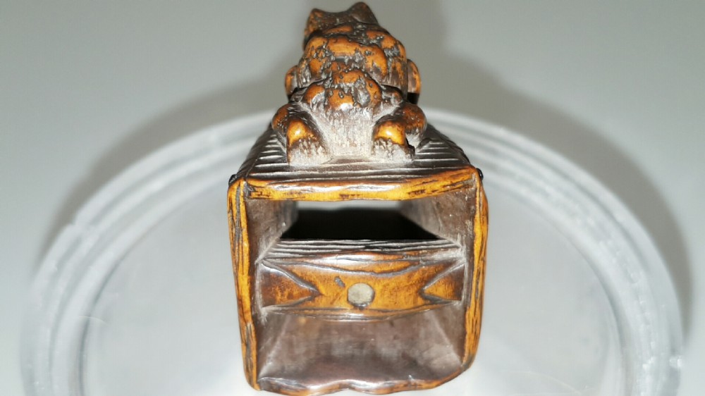 Japanese Meiji (19thC) Boxwood Netsuke of a Toad on an Old Well Bucket, Signed Masanao View V