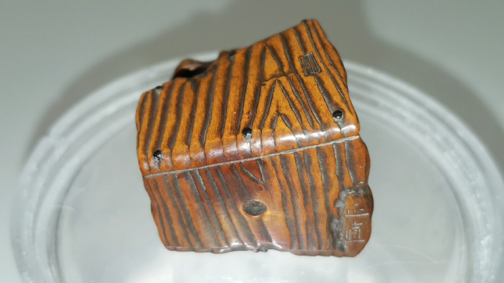 Japanese Meiji (19thC) Boxwood Netsuke of a Toad on an Old Well Bucket, Signed Masanao View VI