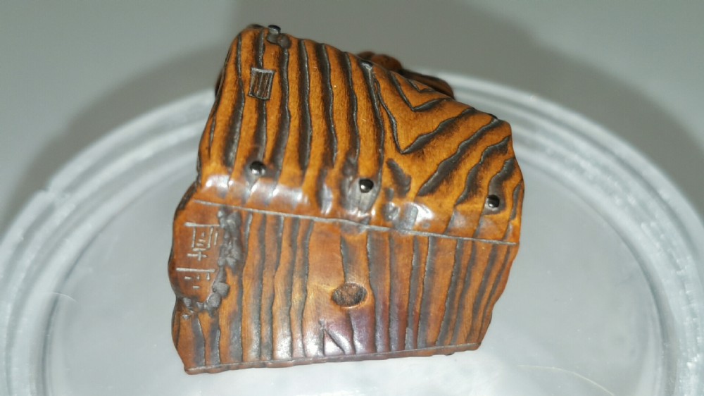 Japanese Meiji (19thC) Boxwood Netsuke of a Toad on an Old Well Bucket, Signed Masanao View VIII
