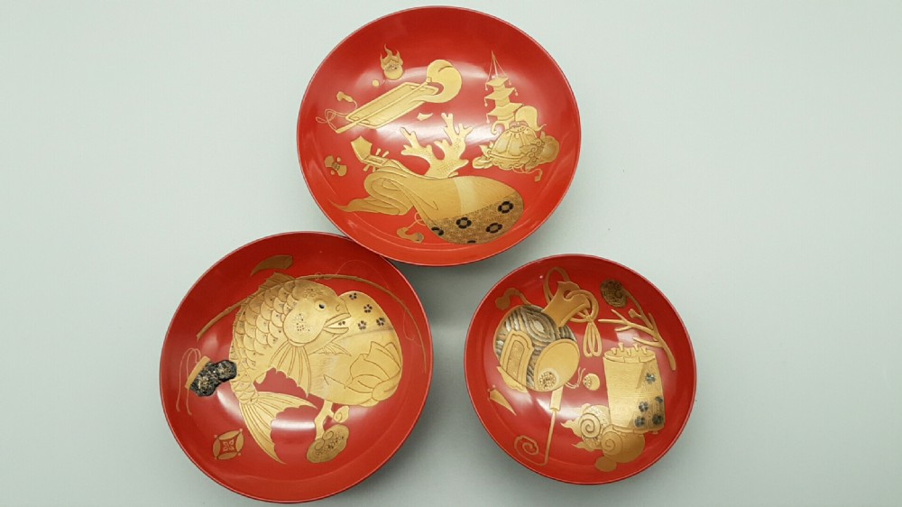 Three Exquisite Japanese Meiji (19thC) Lacquer Sake Cups View II