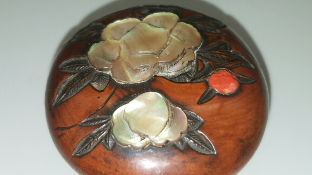 Unusual Japanese Meiji (19thC) Shibaya Boxwood Manju Netsuke  View II