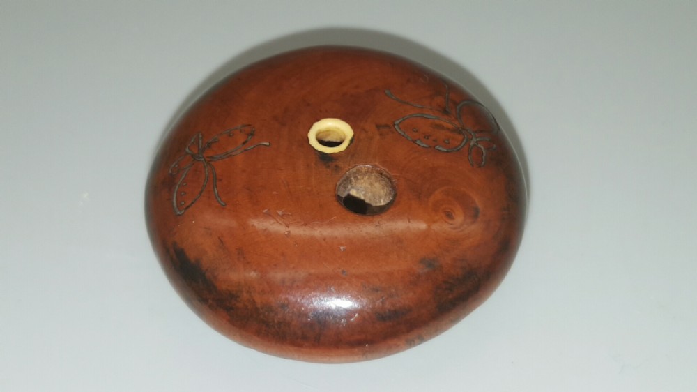 Unusual Japanese Meiji (19thC) Shibaya Boxwood Manju Netsuke  View III