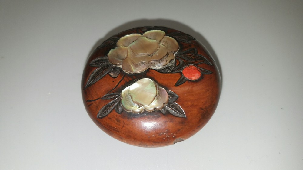 Unusual Japanese Meiji (19thC) Shibaya Boxwood Manju Netsuke  View V