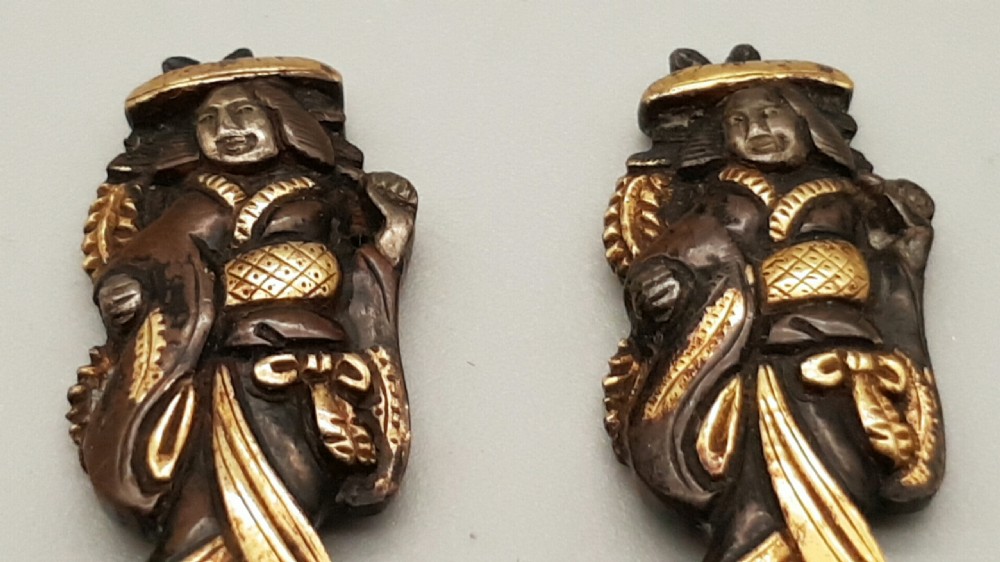 Excellent Pair of Japanese Edo (18thC) Bronze Menuki of Ladies in Kimonos View II