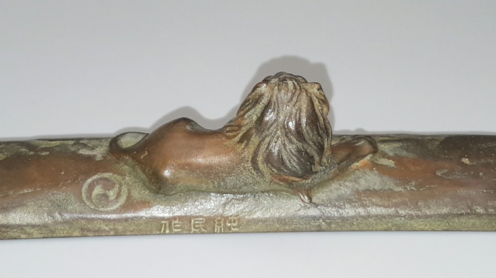 Japanese Showa bronze paperweight depicting a lion by Junmin Yamamoto View IV