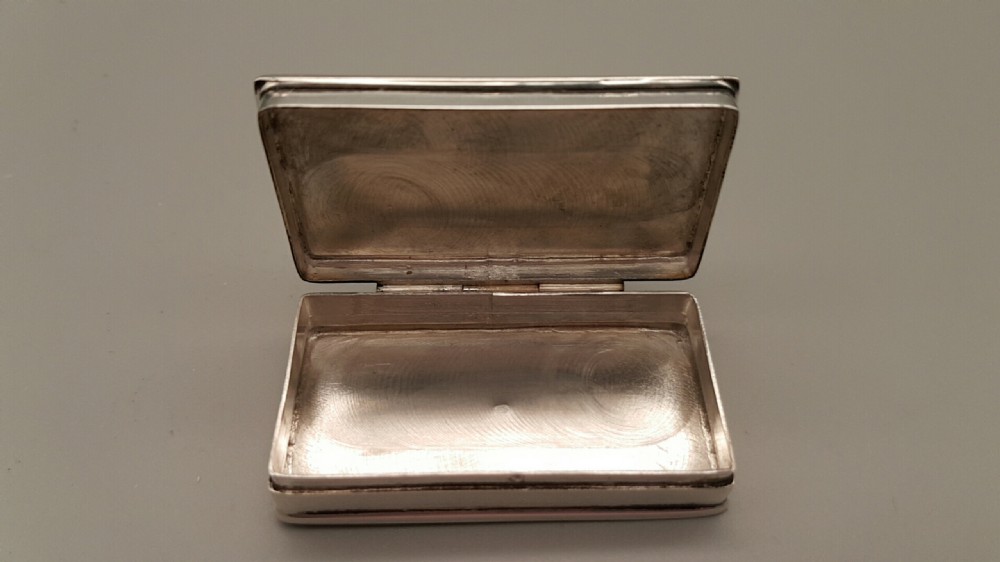 Lovely Vintage Sterling Silver Snuff Box with Fine Enamelled Painting of a Racehorse and Jockey  View III