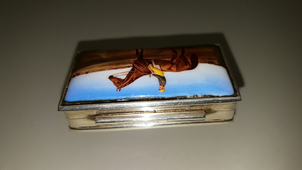 Lovely Vintage Sterling Silver Snuff Box with Fine Enamelled Painting of a Racehorse and Jockey  View V