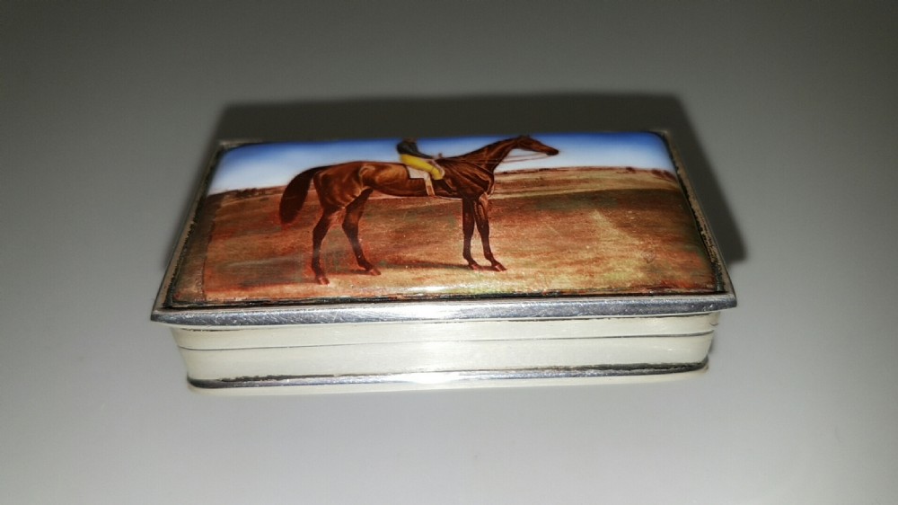 Lovely Vintage Sterling Silver Snuff Box with Fine Enamelled Painting of a Racehorse and Jockey  View VI