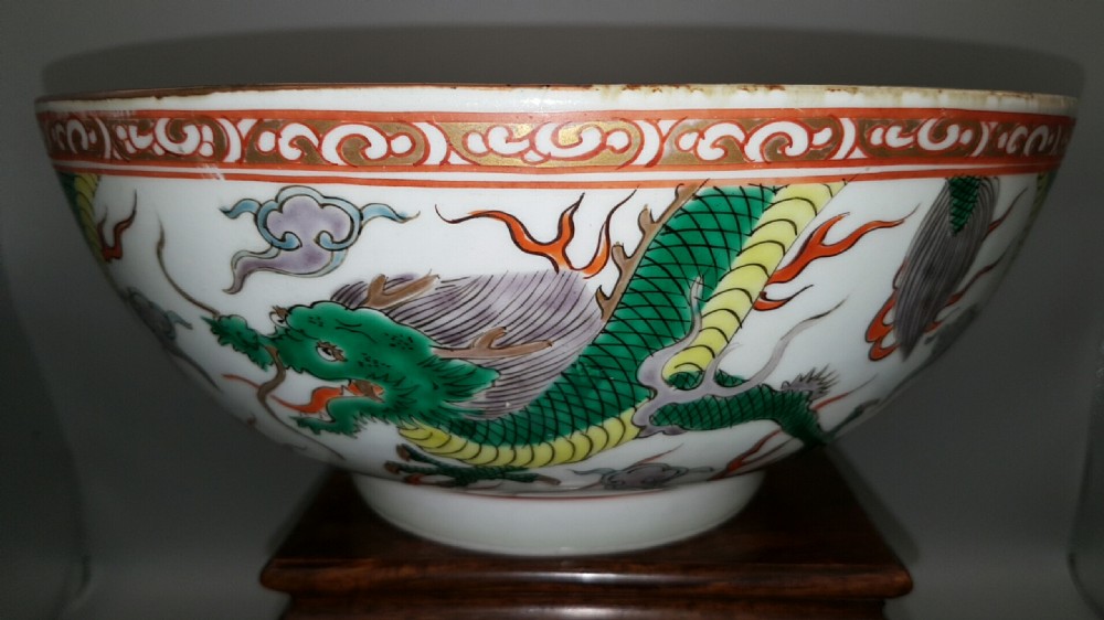 Beautiful Chinese Qing (19thC) Porcelain Famille Vert Punch Bowl Decorated with Duelling Dragons