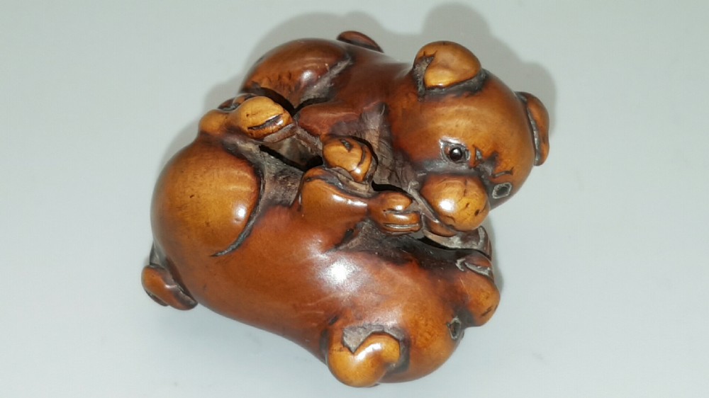 Japanese Meiji Boxwood Netsuke of Two Puppies at Play
