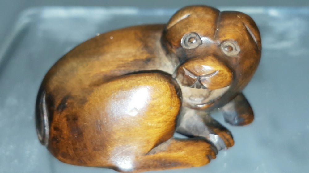 Japanese Edo (19thC) Boxwood Puppy Netsuke View V