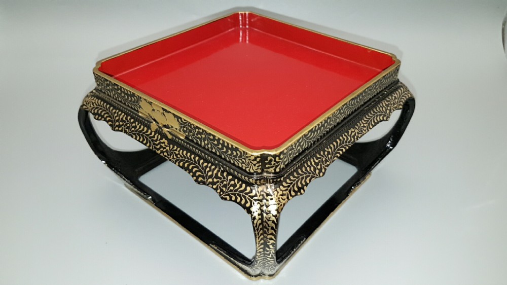 Set of Three Japanese Taisho (1920s) Lacquer Sake Cups and Stand View VIII