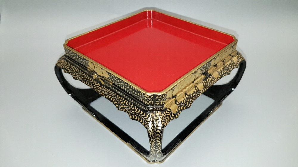 Set of Three Japanese Taisho (1920s) Lacquer Sake Cups and Stand View IX