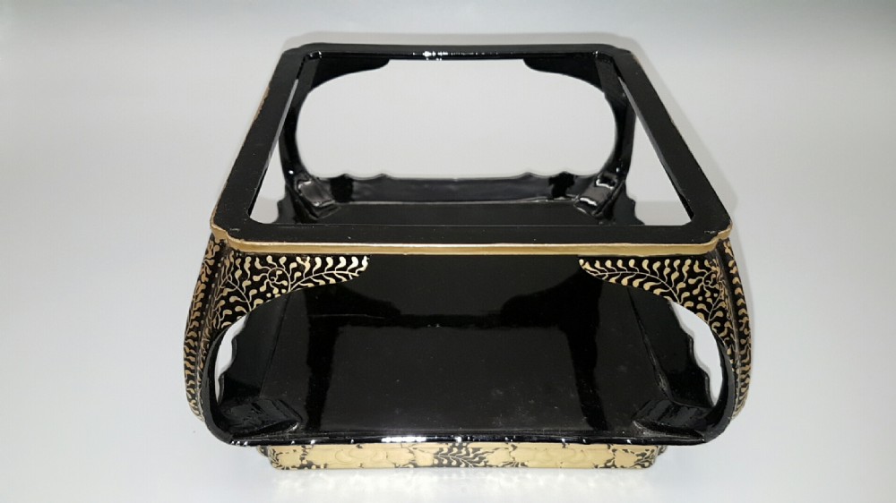 Set of Three Japanese Taisho (1920s) Lacquer Sake Cups and Stand View X