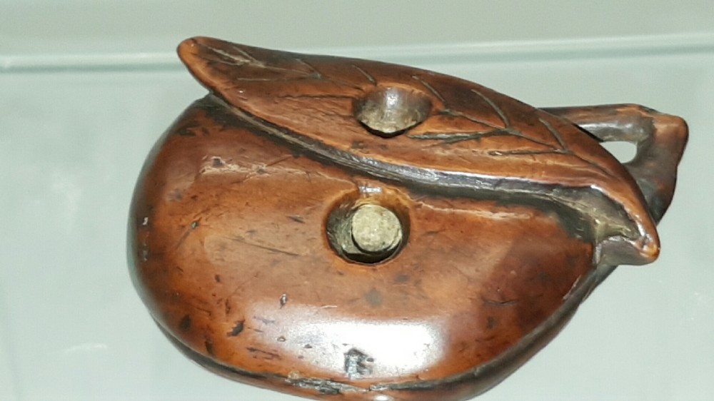 Nice Japanese Edo (mid-19thC) Boxwood Netsuke of a Peach View III