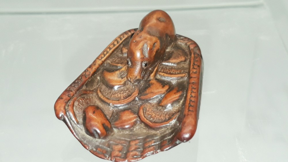 Japanese Meiji (19thC) Boxwood Netsuke of a Rat on a Winnowing Basket of Mushrooms  View III