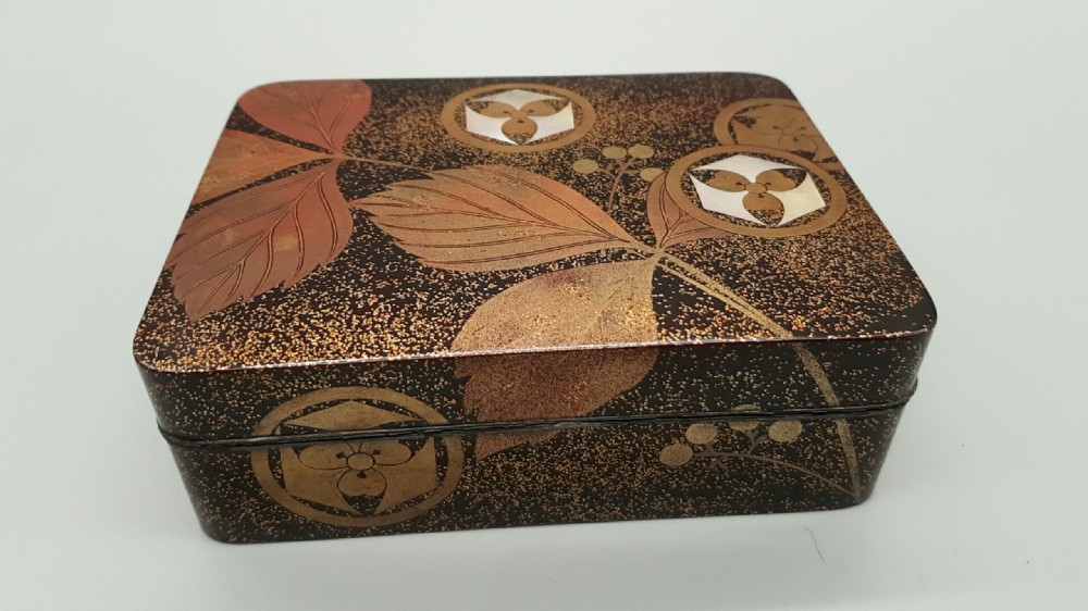 Japanese Meiji (19thC) Lacquered Maki-e Box with Mother-of-Pearl Crest (Mon) 