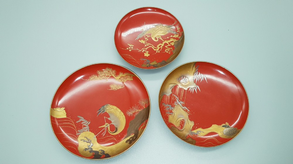 Attractive Set of Three Meiji/Taisho (early 20thC) Lacquered Sake Cups (Sakazuki) 