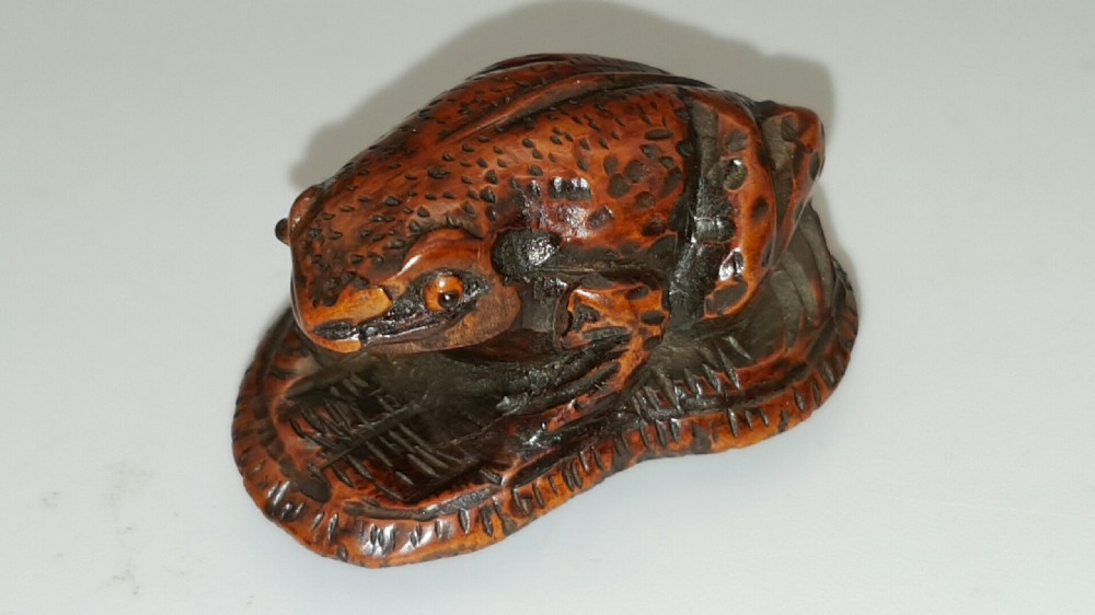 Delightful Japanese Meiji (late 19thC) boxwood frog netsuke signed Masanao
