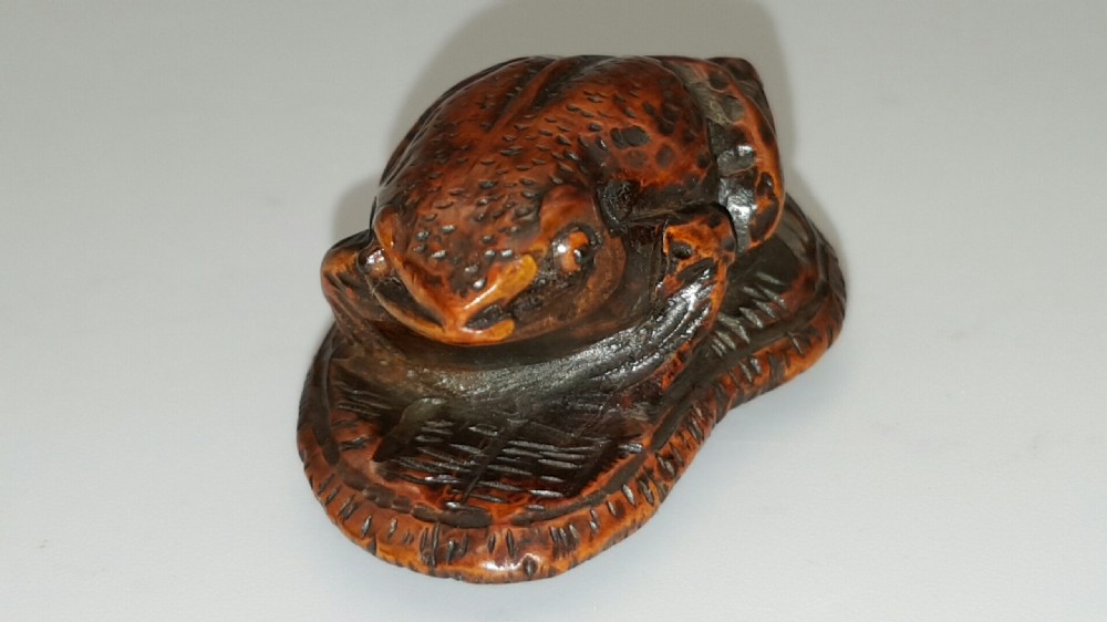 Delightful Japanese Meiji (late 19thC) boxwood frog netsuke signed Masanao View III