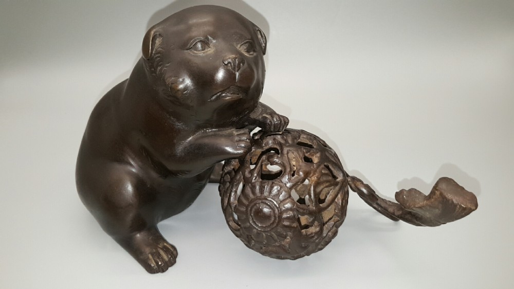 Charming Japanese Meiji (19thC) Bronze of Puppy & Ball Signed Hozan (Yoshiyama)