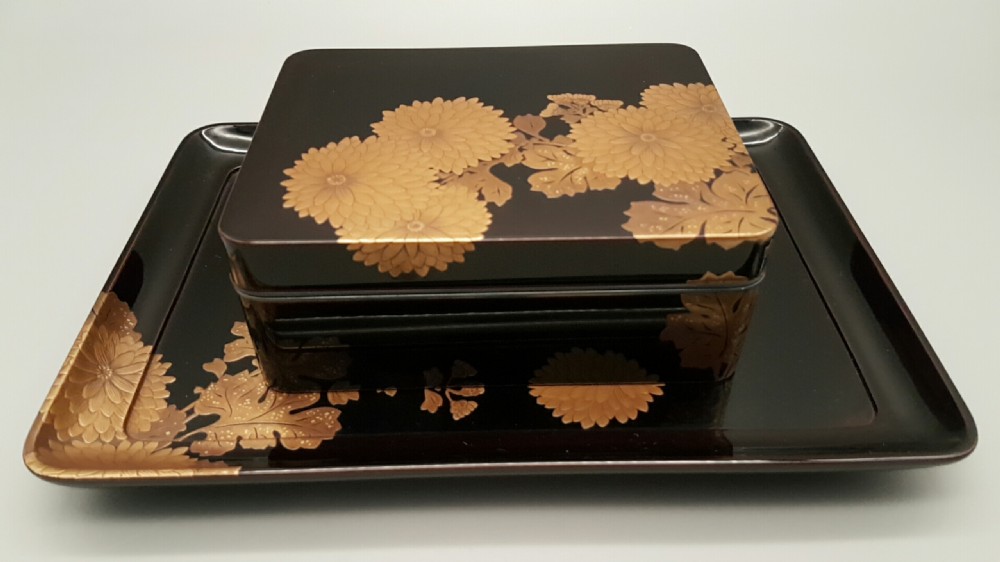 Superb Japanese Meiji (early 20thC) Black & Gold Lacquer Box with Matching Tray