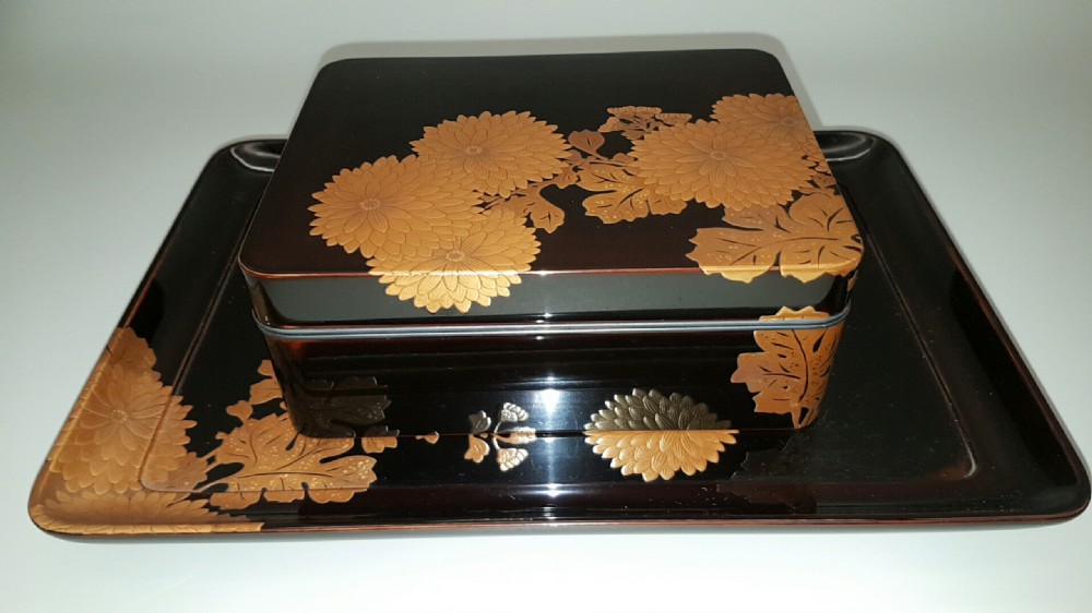 Superb Japanese Meiji (early 20thC) Black & Gold Lacquer Box with Matching Tray View II