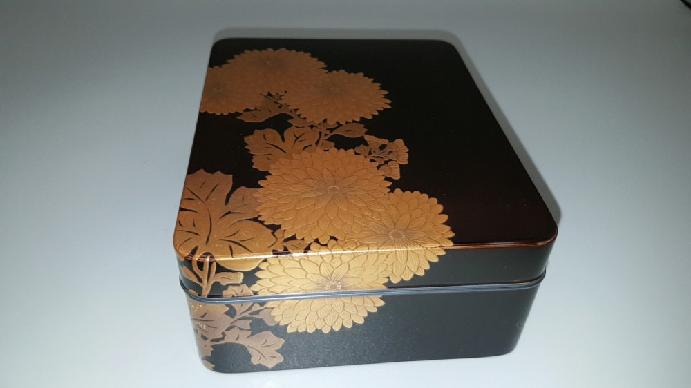 Superb Japanese Meiji (early 20thC) Black & Gold Lacquer Box with Matching Tray View V