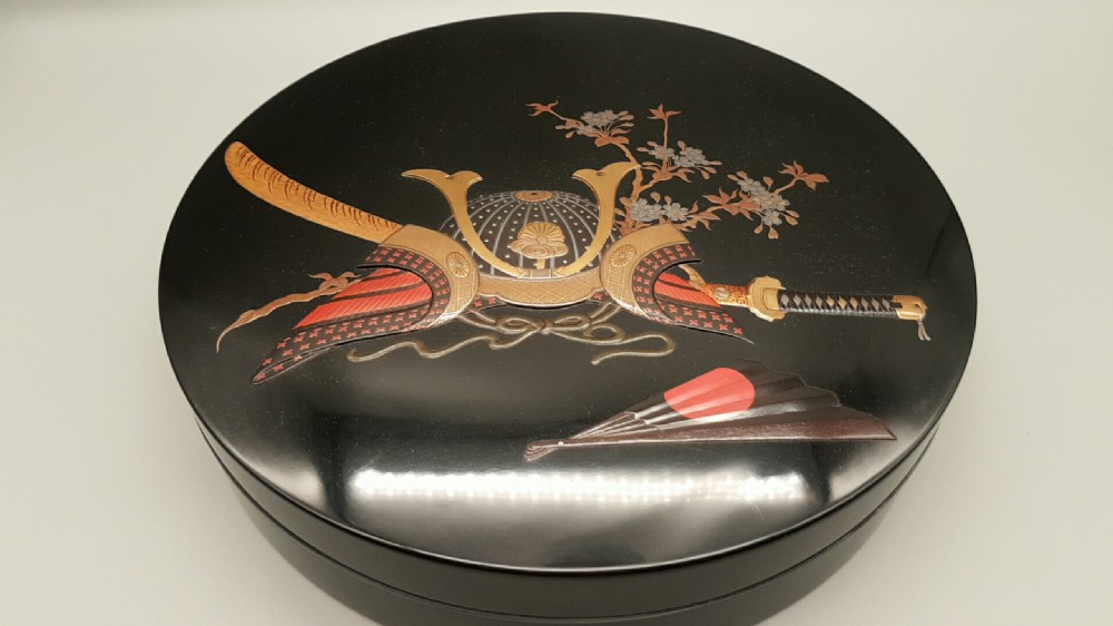 Outstanding Japanese Meiji (late 19thC) Circular Black Lacquer Writing Box (Suzuribako) with Samurai Helmet Decoration View II