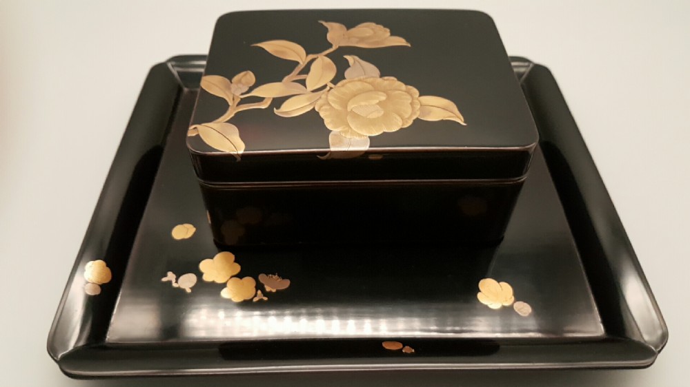 Attractive Japanese Taisho (early 20thC) Black and Gold Lacquer Camellia Box and Cover with Matching Tray by Heian Zohiko