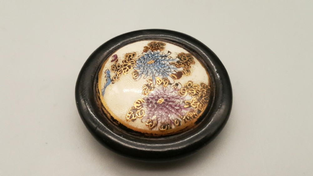 Rare Japanese Meiji (late 19thC) Porcelain Satsuma Manju (Kagamibuta) Netsuke
