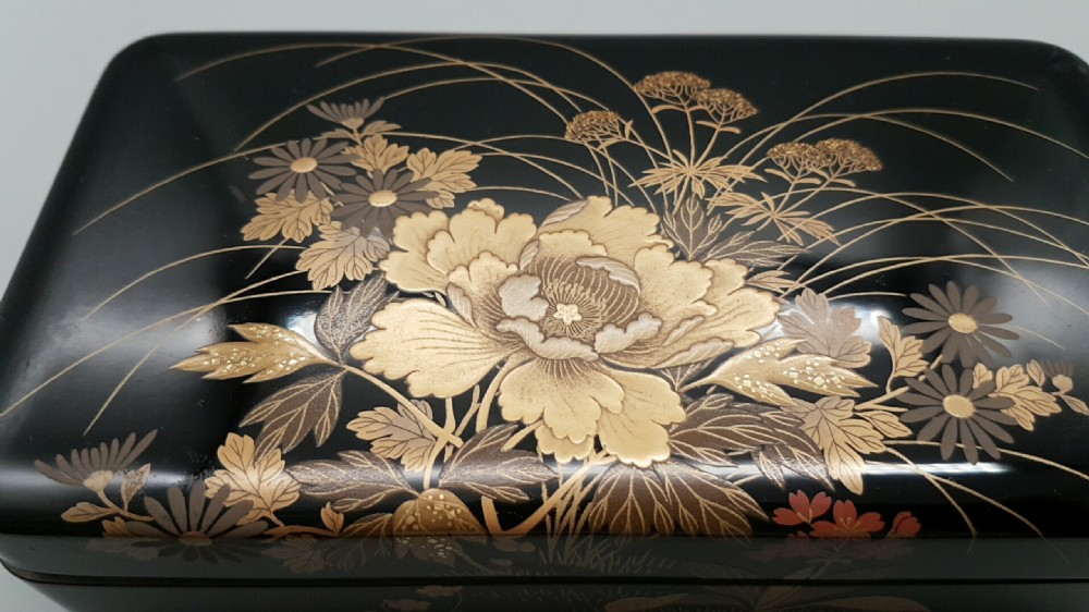 Lovely Japanese Meiji (early 20thC) Lacquer (Maki-e) Box & Tray by Heian Zohiko View III
