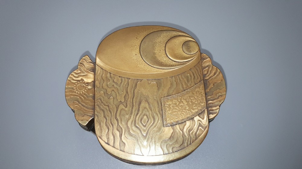 Stunning Japanese Edo (early to mid-19thC) Gold Lacquer Box (Kobako) with Insert Tray View II