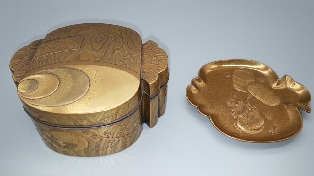 Stunning Japanese Edo (early to mid-19thC) Gold Lacquer Box (Kobako) with Insert Tray View III
