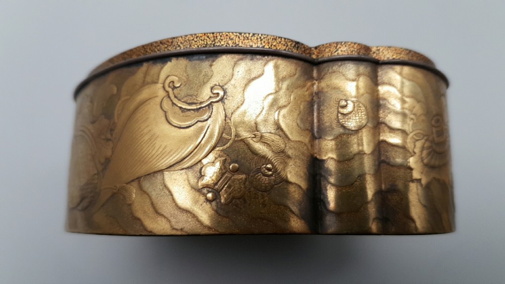 Stunning Japanese Edo (early to mid-19thC) Gold Lacquer Box (Kobako) with Insert Tray View VI