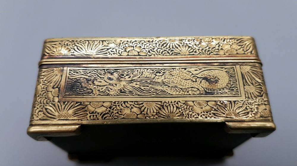Exquisite Japanese Meiji (ca. 1900) Iron Damascene 24k Gold Box by Fujii Yoshitoyo View V