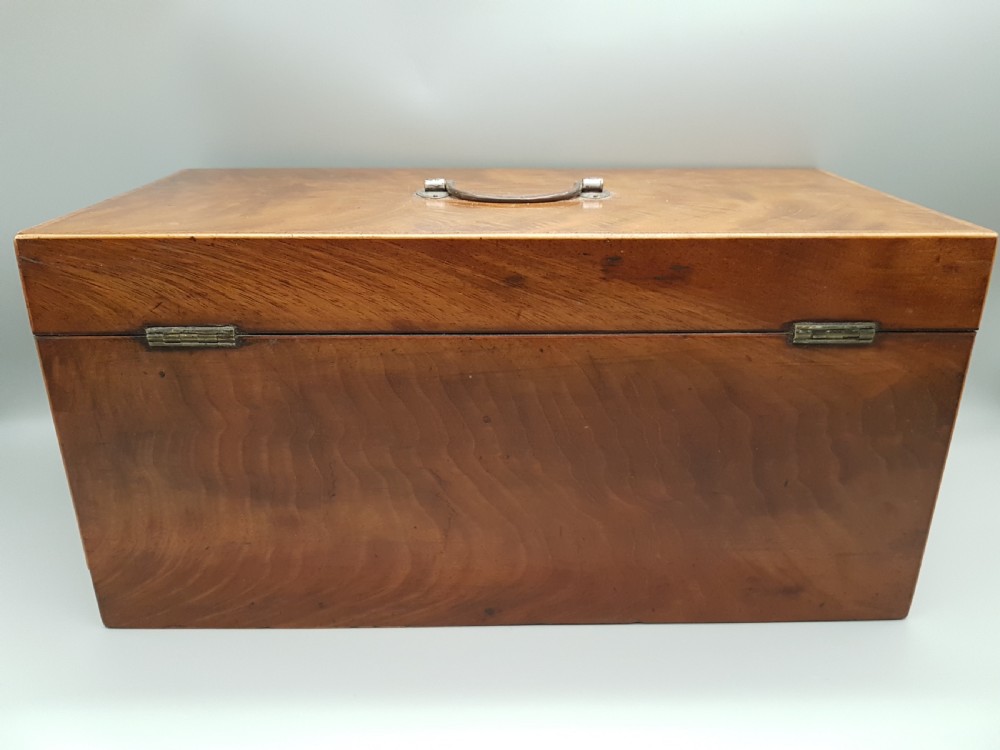 Beautifil English Georgian (ca. 1780-1800) Mahogany Tea Caddy View II