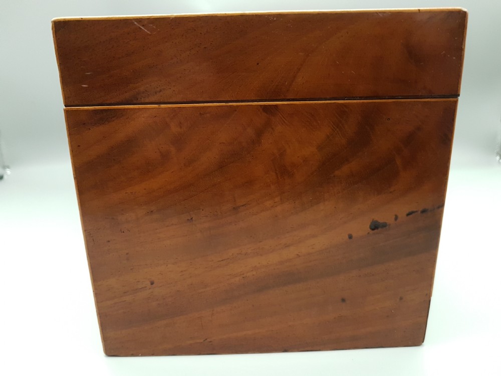 Beautifil English Georgian (ca. 1780-1800) Mahogany Tea Caddy View III