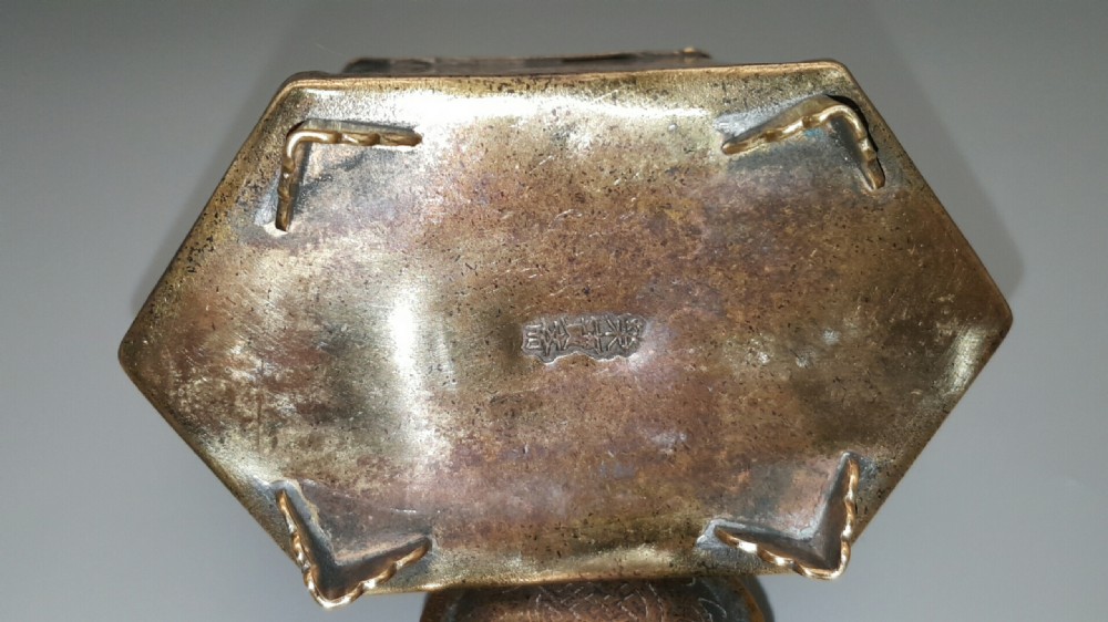 Chinese antique (early 20thC) Hexagonal Engraved Brass Tea Caddy View IX