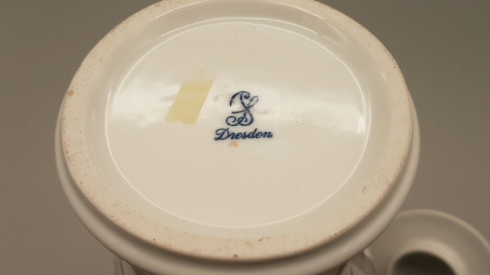 Striking Antique Dresden Armorial Porcelain Urn with Cover, Ca 1850, bearing famous Howard Family Crest View VIII