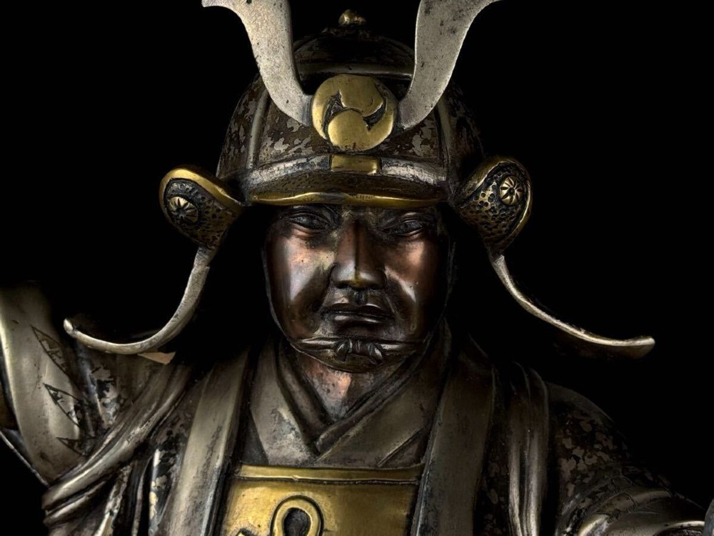 A late 19th-century Japanese bronze sculpture depicting samurai warrior Oishi Yoshio with gold and silver inlay detailing. View VII