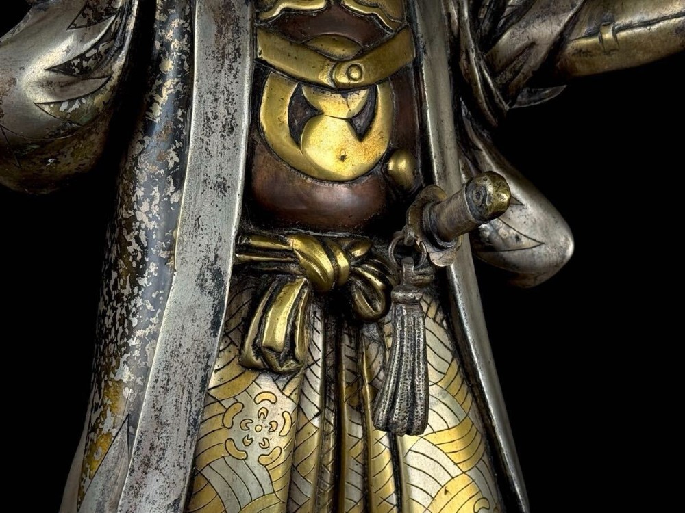 A late 19th-century Japanese bronze sculpture depicting samurai warrior Oishi Yoshio with gold and silver inlay detailing. View VIII